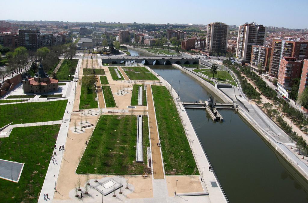 Piramides 2 Apartment Madrid Luaran gambar